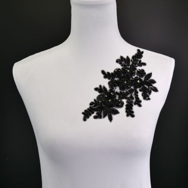 Aplique para vestido flores negro - derecho