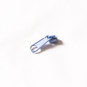 Deslizador metálico para cremallera con tirador #3 mm azul claro